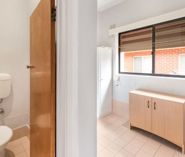 Bright, Friendly & Modern Two Bedroom Home in a Sought-After Location - Photo 4