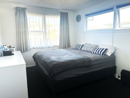 Family Living - Photo 5