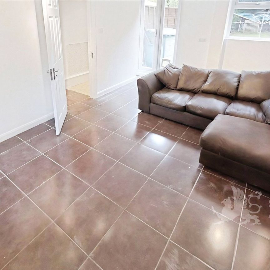 Applegarth Avenue, Guildford, Surrey, GU2 8LP - Photo 1