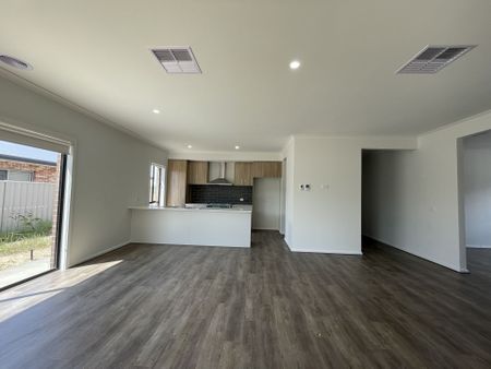 FOUR BEDROOM HOME - LOW MAINTENANCE ! - Photo 3