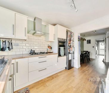 3 bedroom semi-detached house to rent - Photo 4
