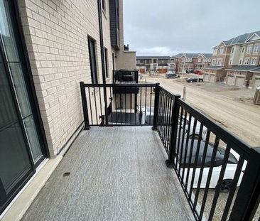 Townhouse For Lease | S8057608 - Photo 2