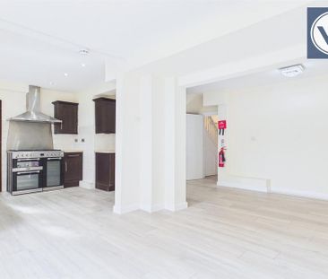 6 bedroom semi-detached house to rent - Photo 5