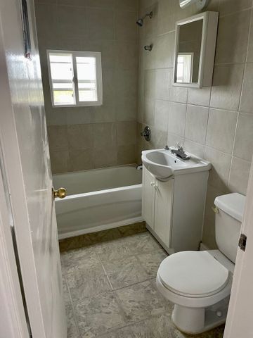 11235-117 Street - Photo 2