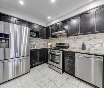 For Lease - 897 Miller Park Avenue, Bradford West Gwillimbury, Ontario - Photo 2