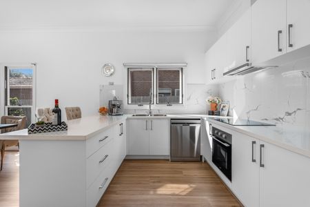 17 Mavho St, Bentleigh VIC 3204 - House For Rent | Domain - Photo 5