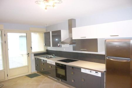 Location Maison 3 pièces 49m² MONTPEYROUX 34150 - Photo 2