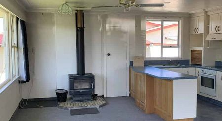 Large Family Home - 3 br -$490 pw - Photo 2