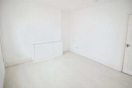 2 bedroom end of terrace house to rent - Photo 2