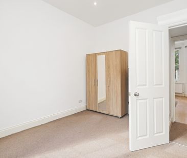 1 Bed Flat, Tunis Road, W12 - Photo 4