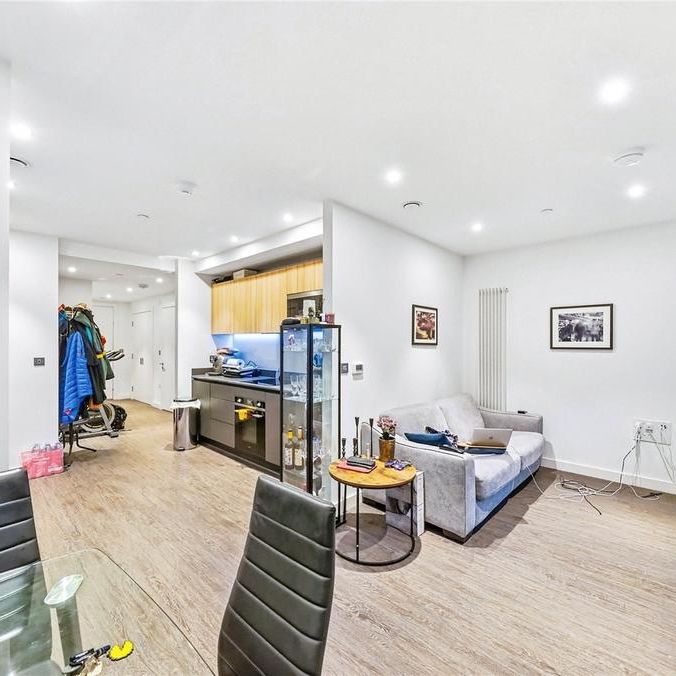 1 bedroom flat to rent - Photo 1