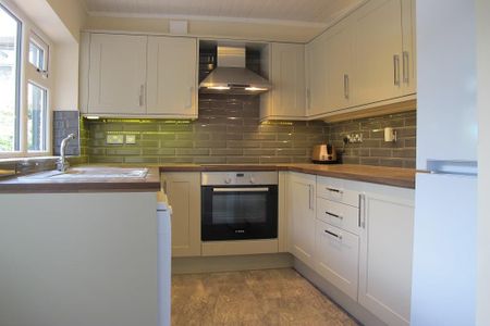 1 bedroom in a house share to rent - Photo 4