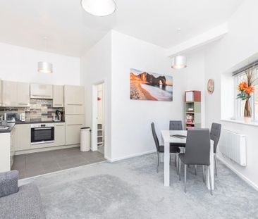 2 bedroom ground floor flat to rent - Photo 2