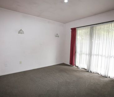 3 BEDROOM, 2 BATHROOM TOWNHOUSE - Photo 5