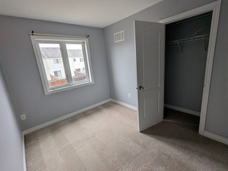 For Lease - 93 Pearcey Crescent, Barrie, Ontario - Photo 5