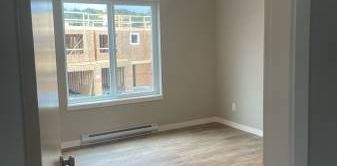 Brand new 3 bedroom, 2.5 bathroom townhouse - Photo 2