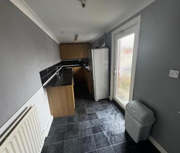 2 bedroom end of terrace house to rent - Photo 5