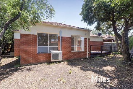 2/4 Tully Court, Ivanhoe - Photo 3