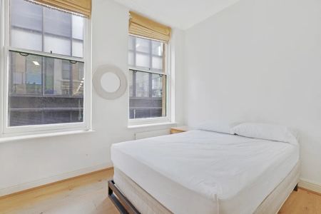 2 bedroom flat in London - Photo 4