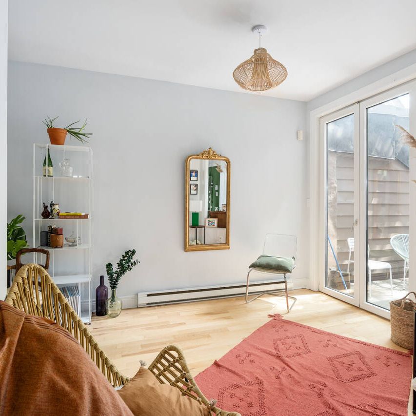 Spendid two-story apartment for rent in Plateau-Mont-Royal | Accès International Inc. - Photo 1