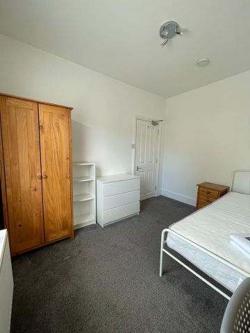 6 Bed Terraced House, Newmarket Road, BN2 - Photo 3