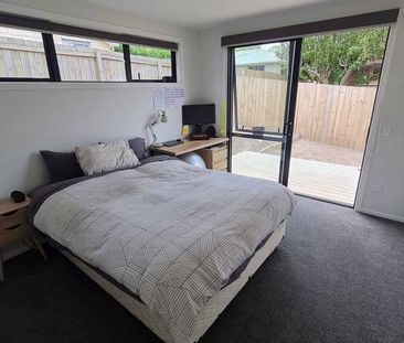 Newly built, 3 bedroom 2 bathroom townhouse. - Photo 2