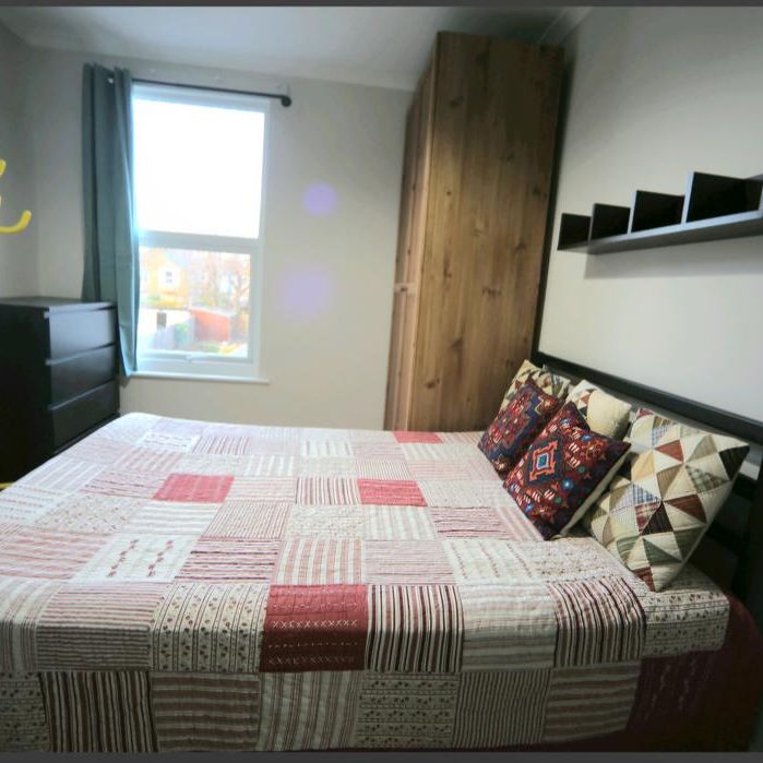 1 bedroom in a house share to rent - Photo 1