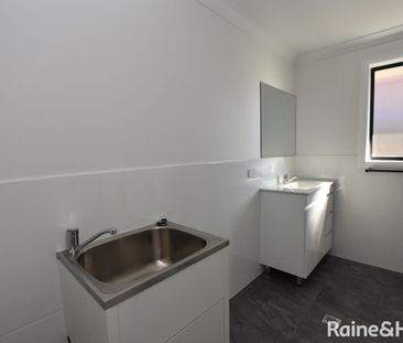 SUNNY, LIGHT & MODERN UNIT - Photo 5