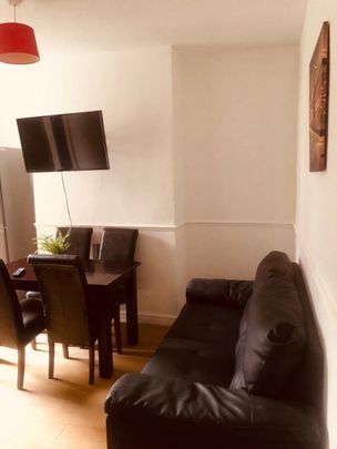 6 Bedroom Terraced To Rent in Nottingham - Photo 1