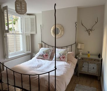 2 Bed Flat, Mirabel Road, SW6 - Photo 2