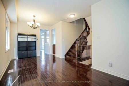 Townhouse For Lease | N8113070 - Photo 2