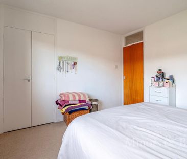 2 bedroom semi-detached house to rent - Photo 5