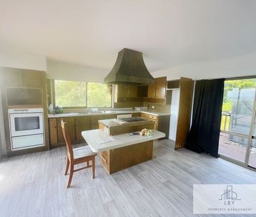 Secluded Vintage Haven in East Tamaki Height - Photo 2
