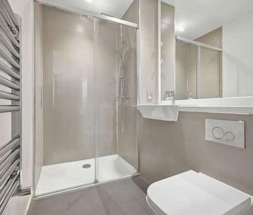 Grove Park, London, NW9 - Photo 1