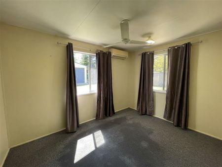 3 Bedroom Family Home with Two Bay Shed - Photo 4