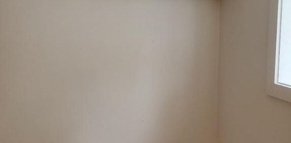 GRAND 3 ½ À LOUER DANS UN IMMEUBLE RECENT – DISPONIBLE 1ER DECEMBRE. - Photo 2