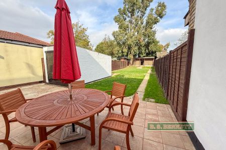 3 bedroom semi-detached house to rent - Photo 3