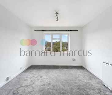 Elmfield Way, South Croydon - Photo 2