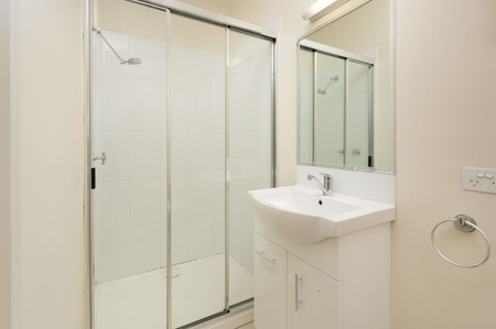 Stylish & Central! - Photo 4