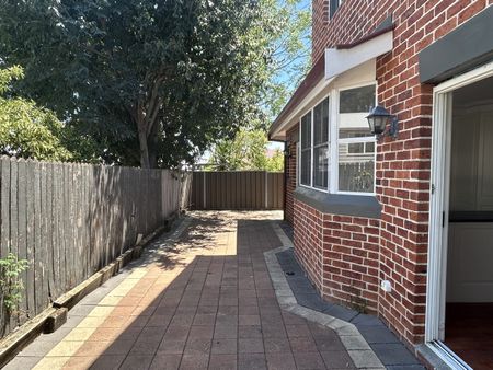 2/27 Darling Street, TAMWORTH NSW 2340 - Photo 3