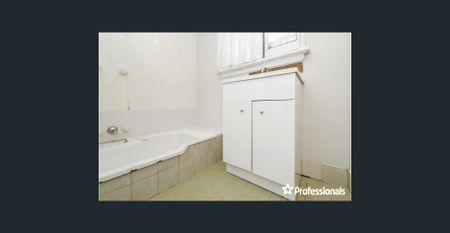 **NEW LISTING** - Photo 4