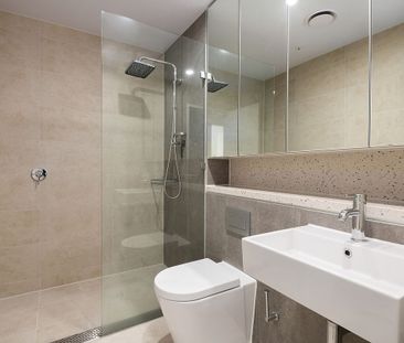 Stylish Apartment Offers Luxury and Lifestyle Convenience - Photo 6