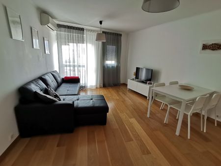 Amplo apartamento de um quarto em predio de nova construção com garagem privativa - Photo 4