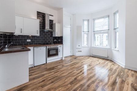 Studio to rent - Photo 2