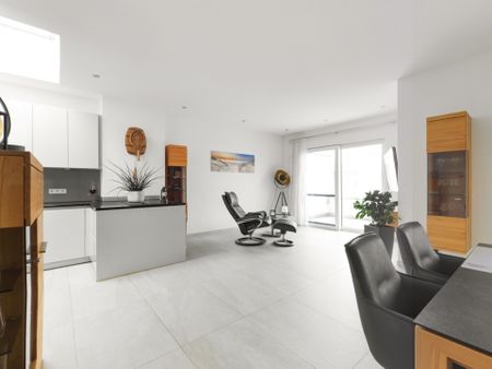 Sehr hochwertige Penthouse-Wohnung mit Einbauküche - Foto 4