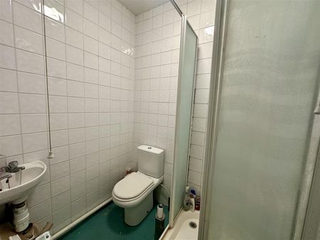 Newcombe Road, Southampton - Photo 2