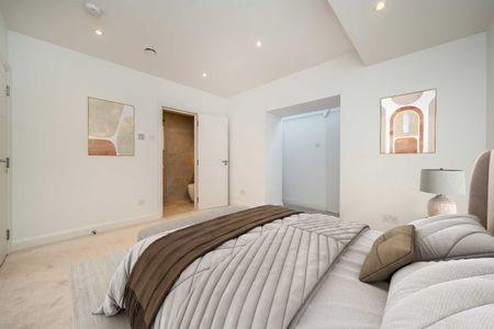 Shepherds Bush Road, W6, London - Photo 3