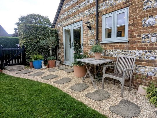 4 bedroom semi-detached house to rent - Photo 1