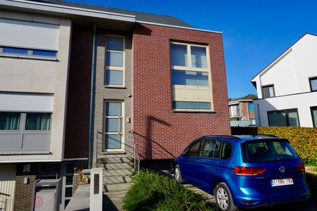 Modern lichtrijk duplex appartement met 2 slaapkamers, terras en autostaanplaats. - Foto 4