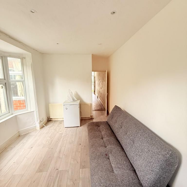 4 bedroom terraced house to rent - Photo 1